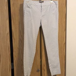 Gray & white patterned pants